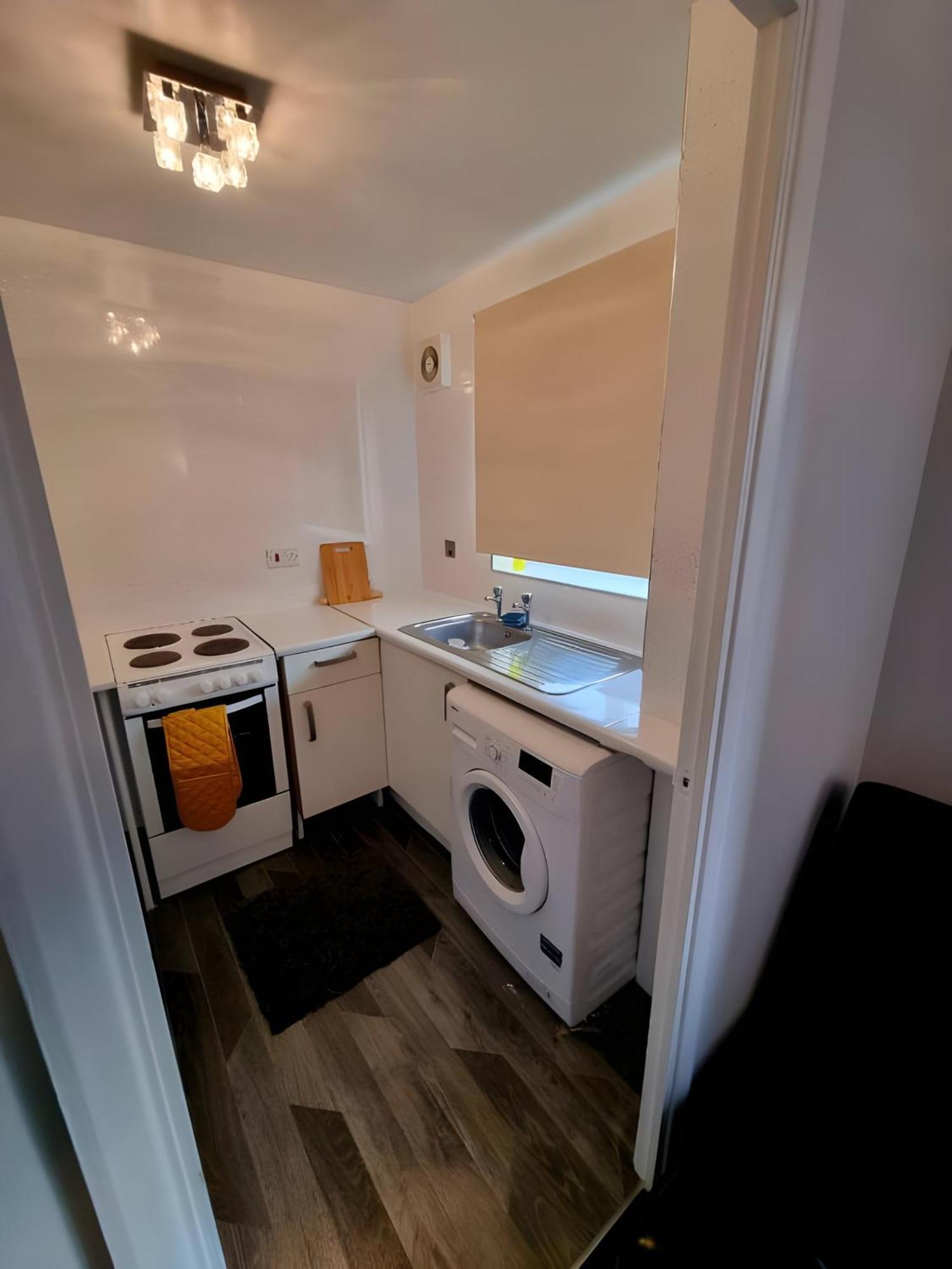 Sleek & Stylish - E15 Apartment With Parking ลอนดอน ภายนอก รูปภาพ