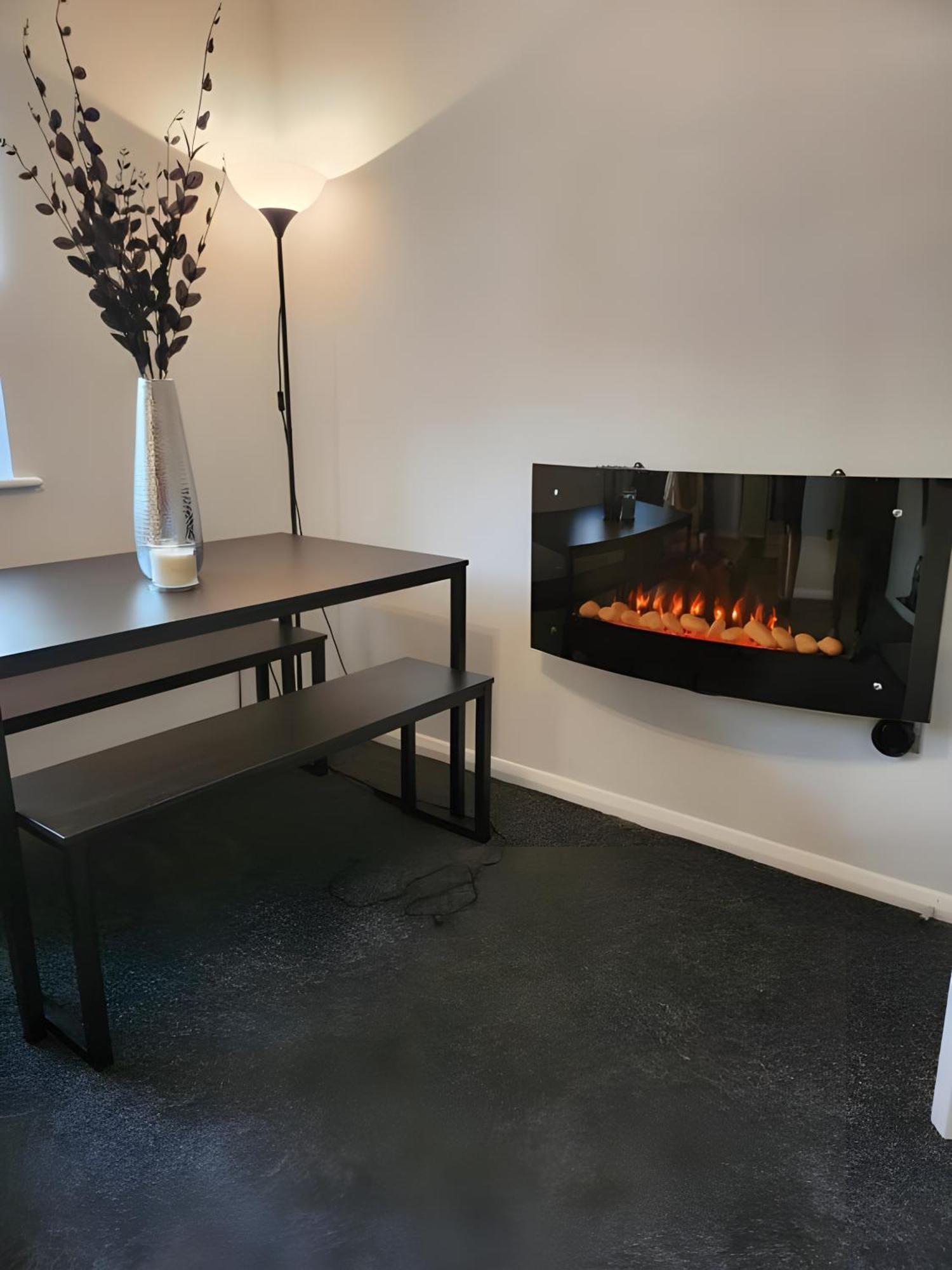 Sleek & Stylish - E15 Apartment With Parking ลอนดอน ภายนอก รูปภาพ